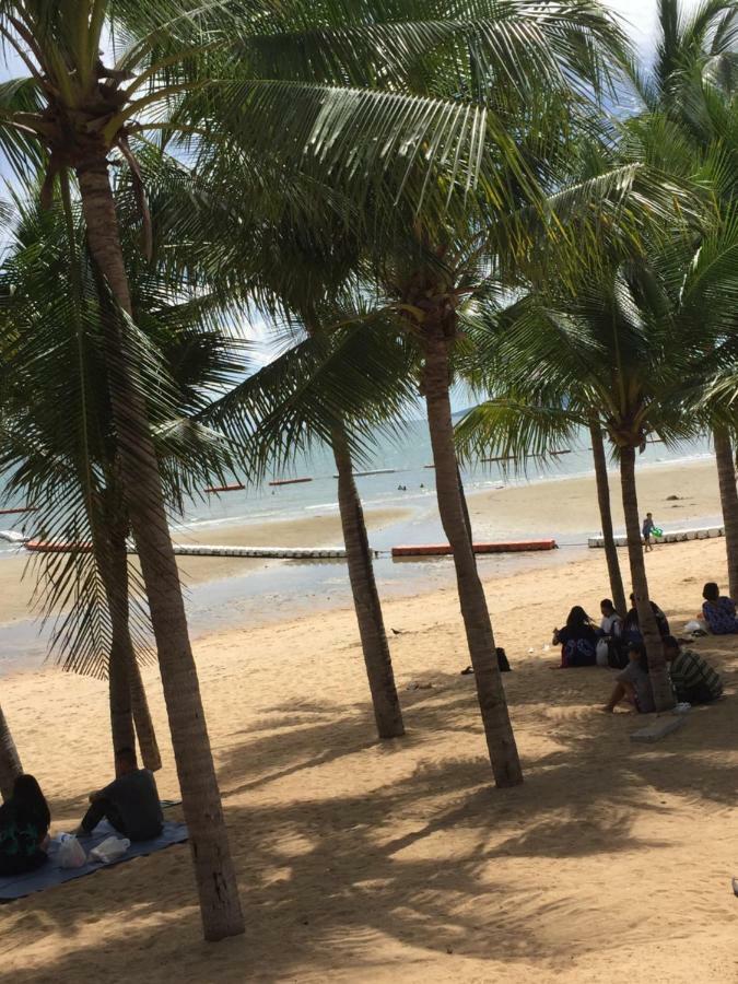 Escobar Guesthouse Haat Jomtien Eksteriør bilde