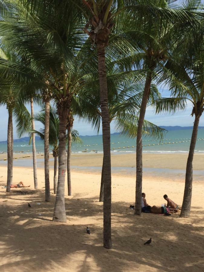 Escobar Guesthouse Haat Jomtien Eksteriør bilde