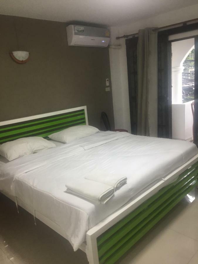 Escobar Guesthouse Haat Jomtien Eksteriør bilde