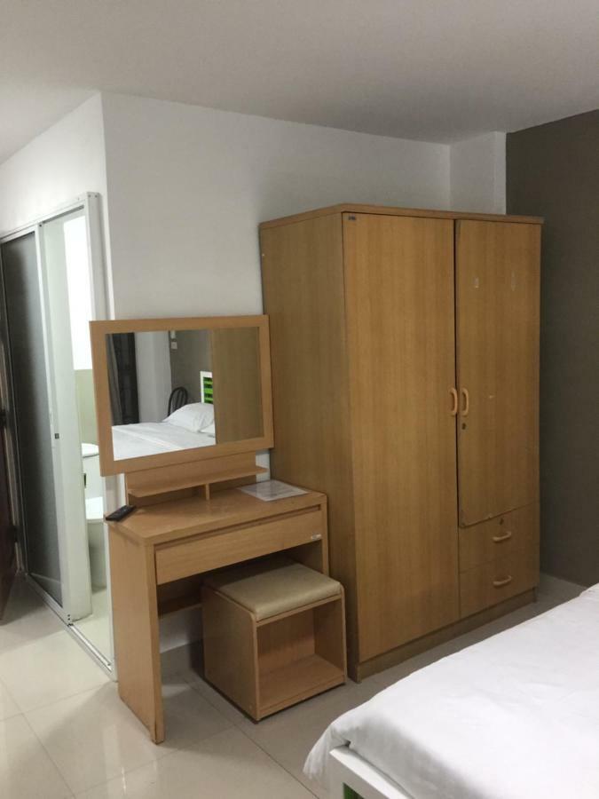 Escobar Guesthouse Haat Jomtien Eksteriør bilde
